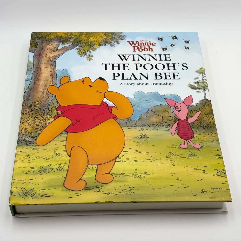 Hallmark Winnie the Pooh's Plan Bee Recordable Book (Hardcover)